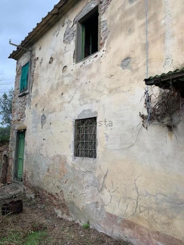 casale in vendita a Calci