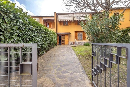 casa indipendente in vendita a Calci in zona Villa