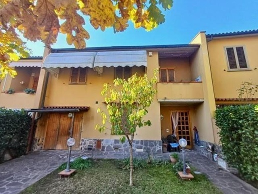 casa indipendente in vendita a Calci in zona Villa