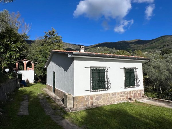 casa indipendente in vendita a Calci