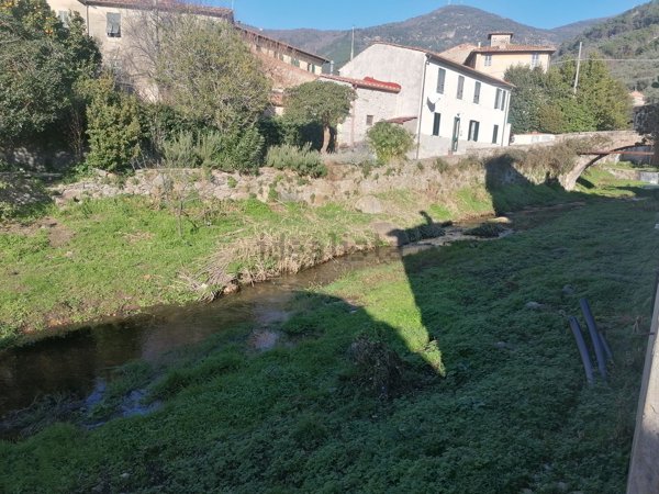 locale di sgombero in vendita a Calci
