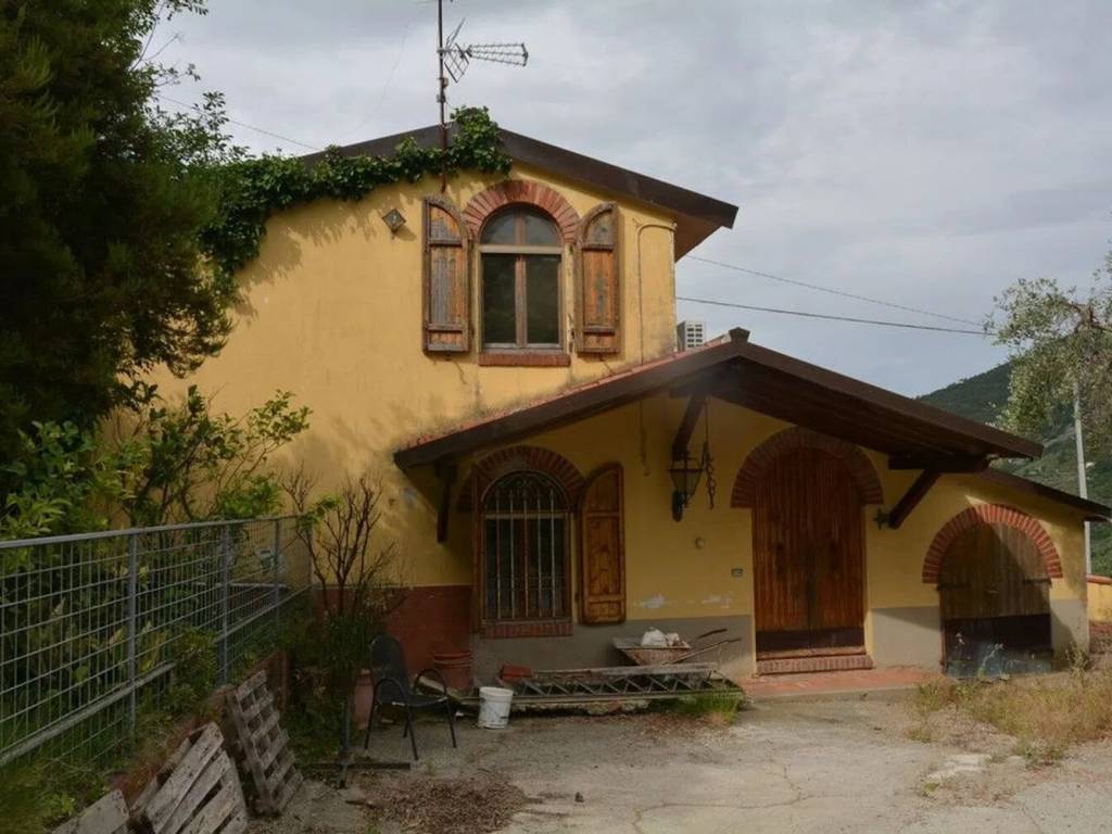 casa indipendente in vendita a Calci