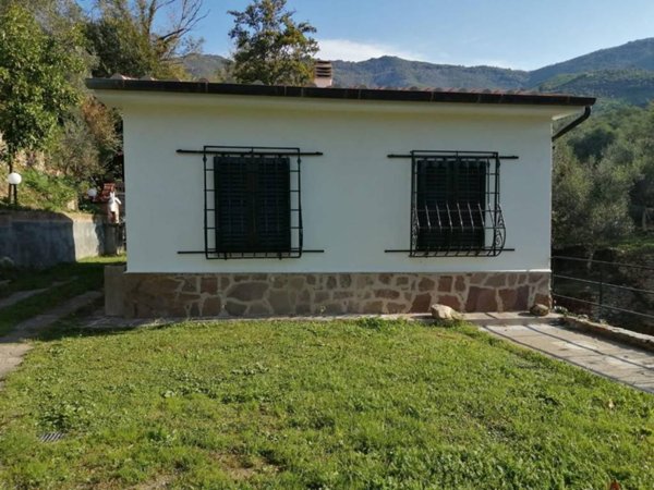 casa indipendente in vendita a Calci