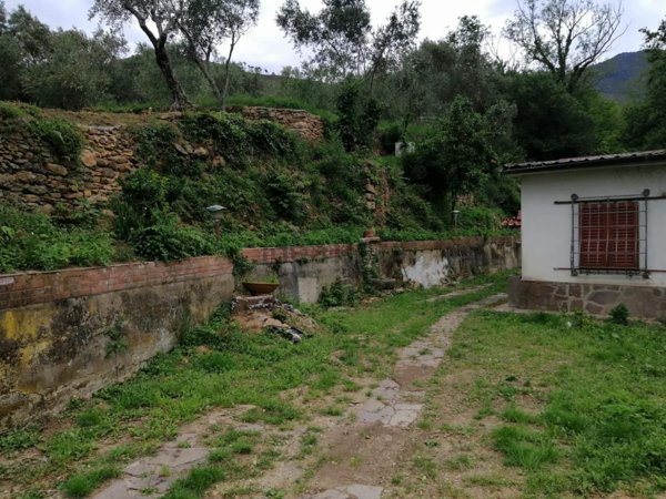 casa semindipendente in vendita a Calci