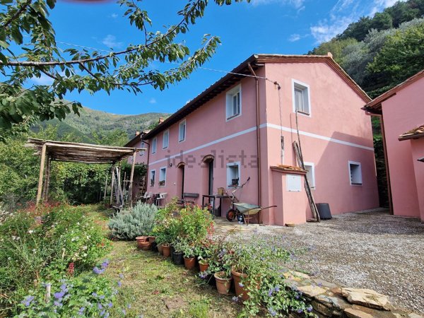 casale in vendita a Calci