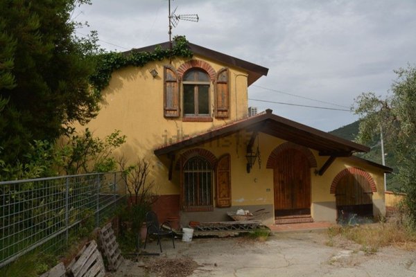 casale in vendita a Calci