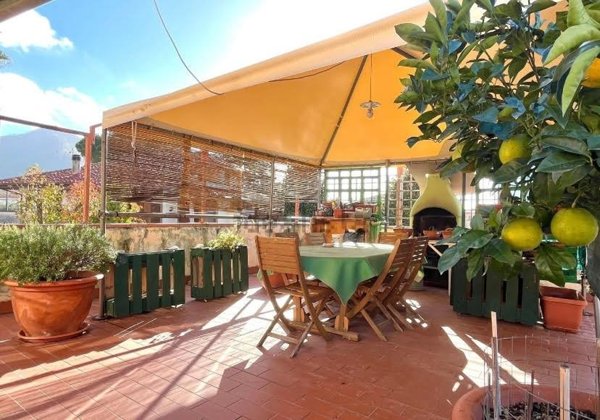 intera palazzina in vendita a Calci