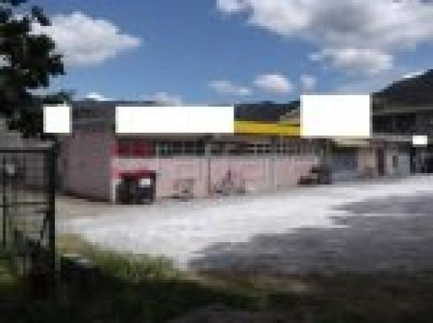 locale commerciale in vendita a Calci