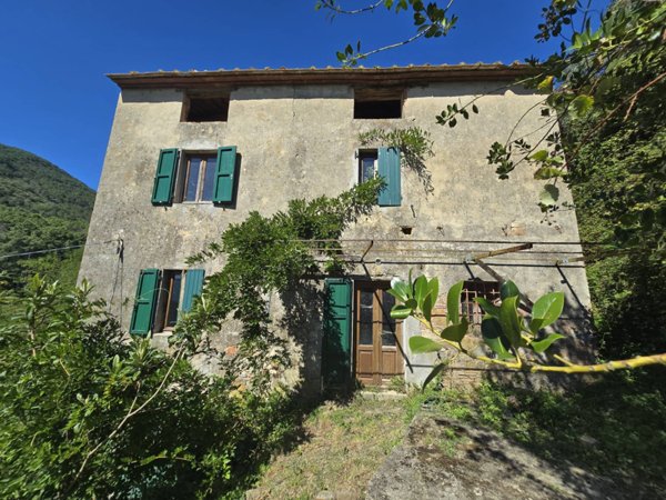 casale in vendita a Calci