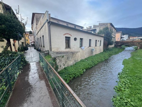 intera palazzina in vendita a Calci
