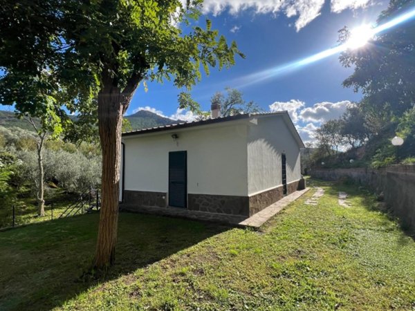casa indipendente in vendita a Calci in zona Montemagno