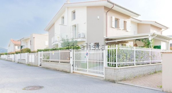casa indipendente in vendita a Calci