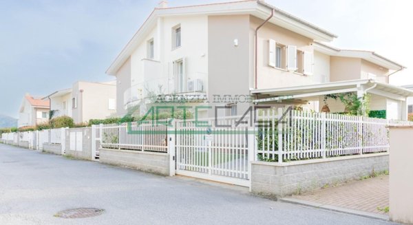 casa indipendente in vendita a Calci in zona Villa