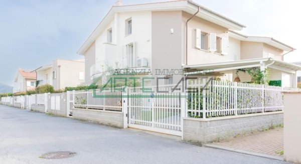casa indipendente in vendita a Calci in zona Villa