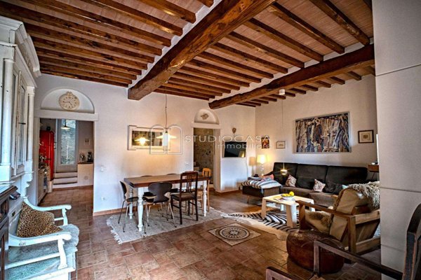 intera palazzina in vendita a Calci in zona Montemagno