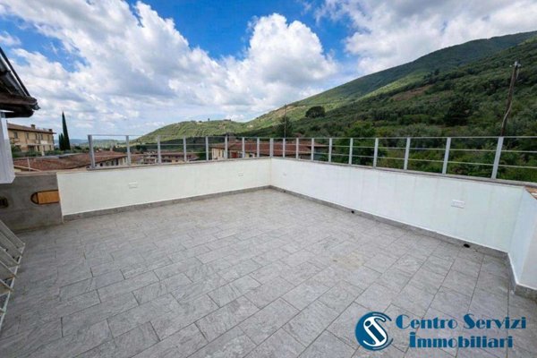 intera palazzina in vendita a Calci in zona Villa