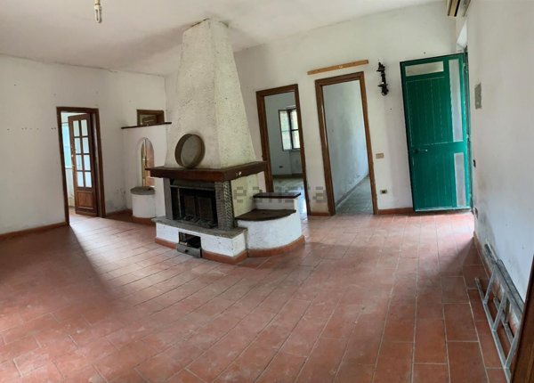 intera palazzina in vendita a Calci