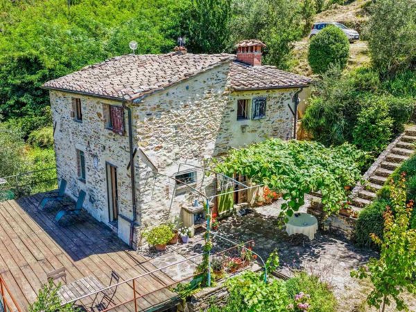 casa indipendente in vendita a Calci in zona Montemagno