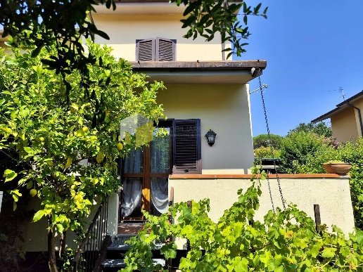 casa indipendente in vendita a Calci in zona Villa