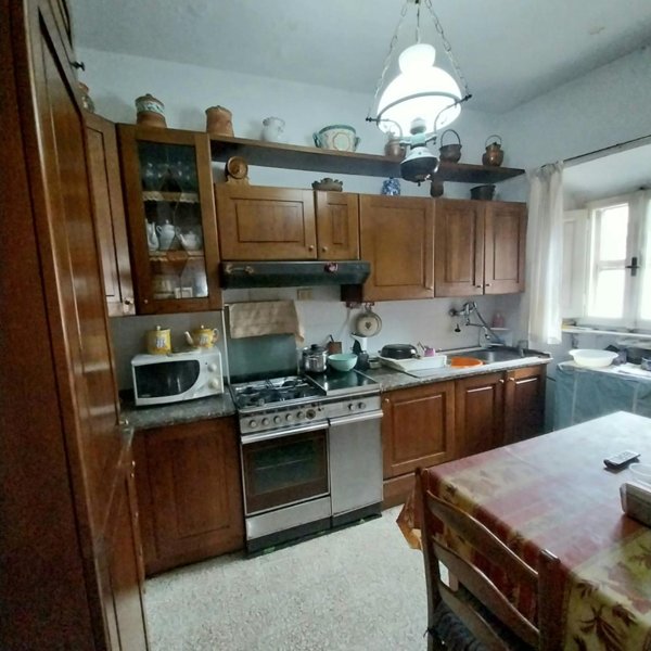 intera palazzina in vendita a Calci in zona Villa