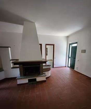 intera palazzina in vendita a Calci in zona Montemagno