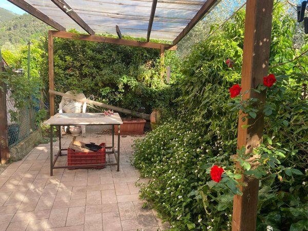 casa indipendente in vendita a Calci in zona Tre Colli