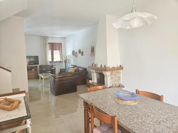 casa indipendente in vendita a Calci in zona Villa