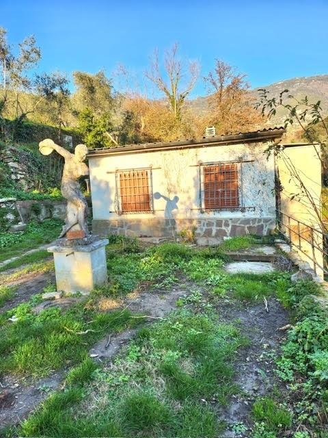 intera palazzina in vendita a Calci in zona Villa
