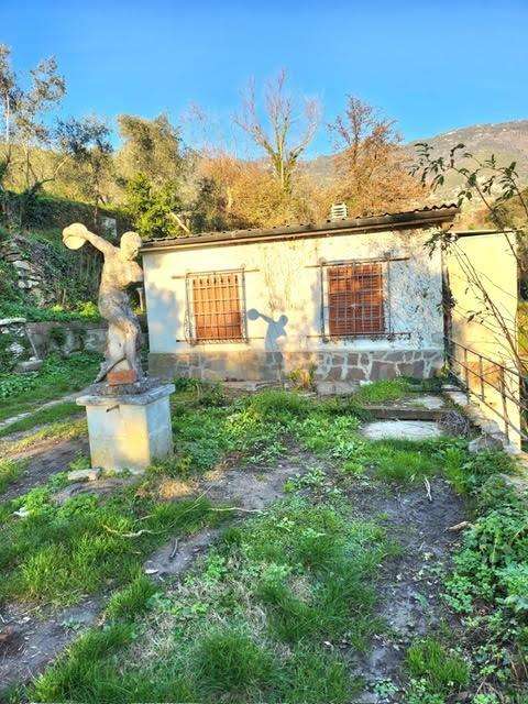 intera palazzina in vendita a Calci in zona Villa