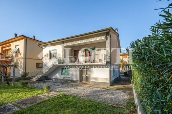 casa indipendente in vendita a Calcinaia