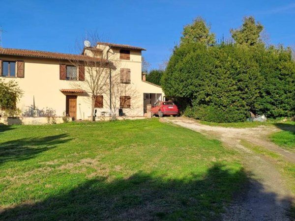 casa indipendente in vendita a Calcinaia