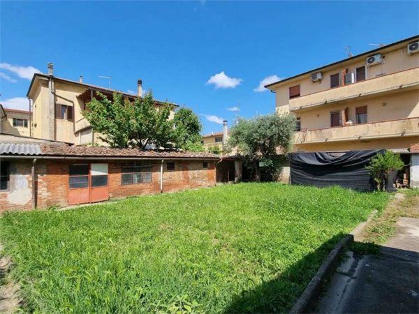 negozio in vendita a Calcinaia