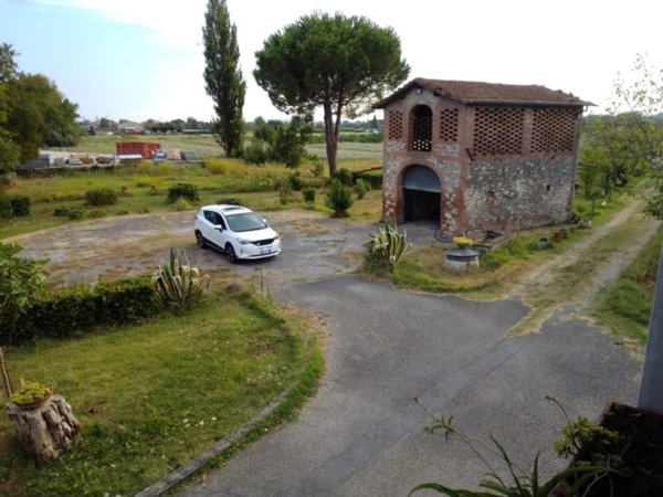 casa indipendente in vendita a Calcinaia