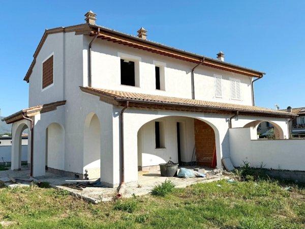 casa indipendente in vendita a Calcinaia