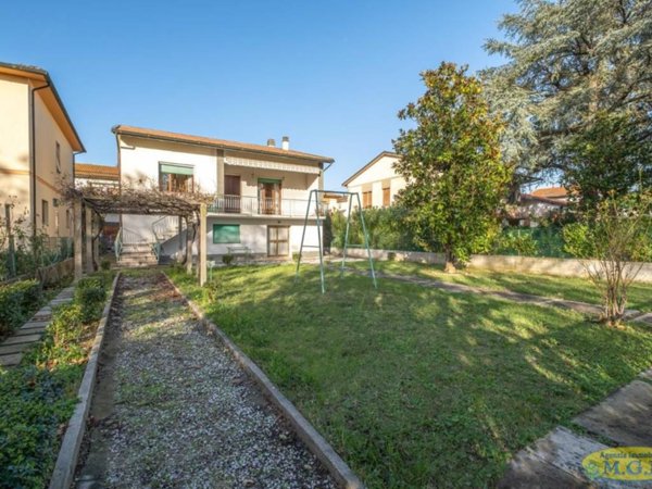 casa indipendente in vendita a Calcinaia