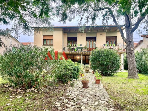 casa indipendente in vendita a Calcinaia