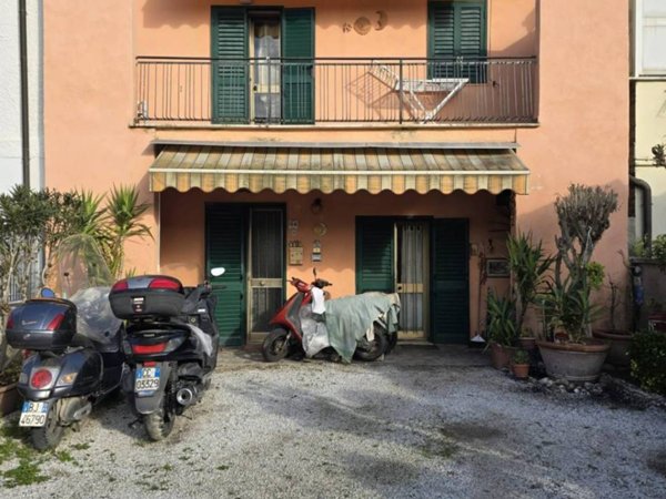 casa indipendente in vendita a Calcinaia