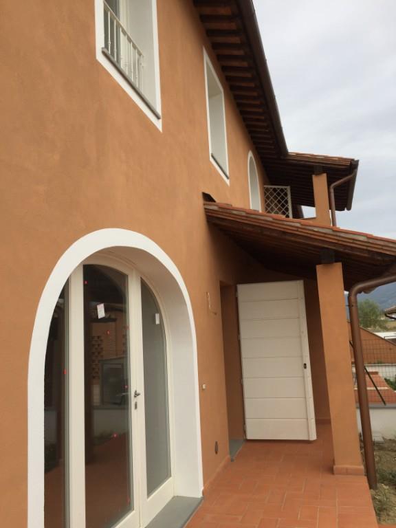 casa indipendente in vendita a Calcinaia