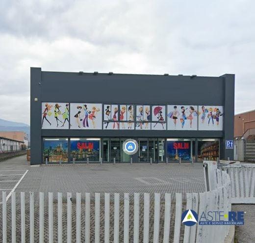negozio in vendita a Calcinaia