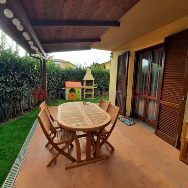 casa indipendente in vendita a Calcinaia
