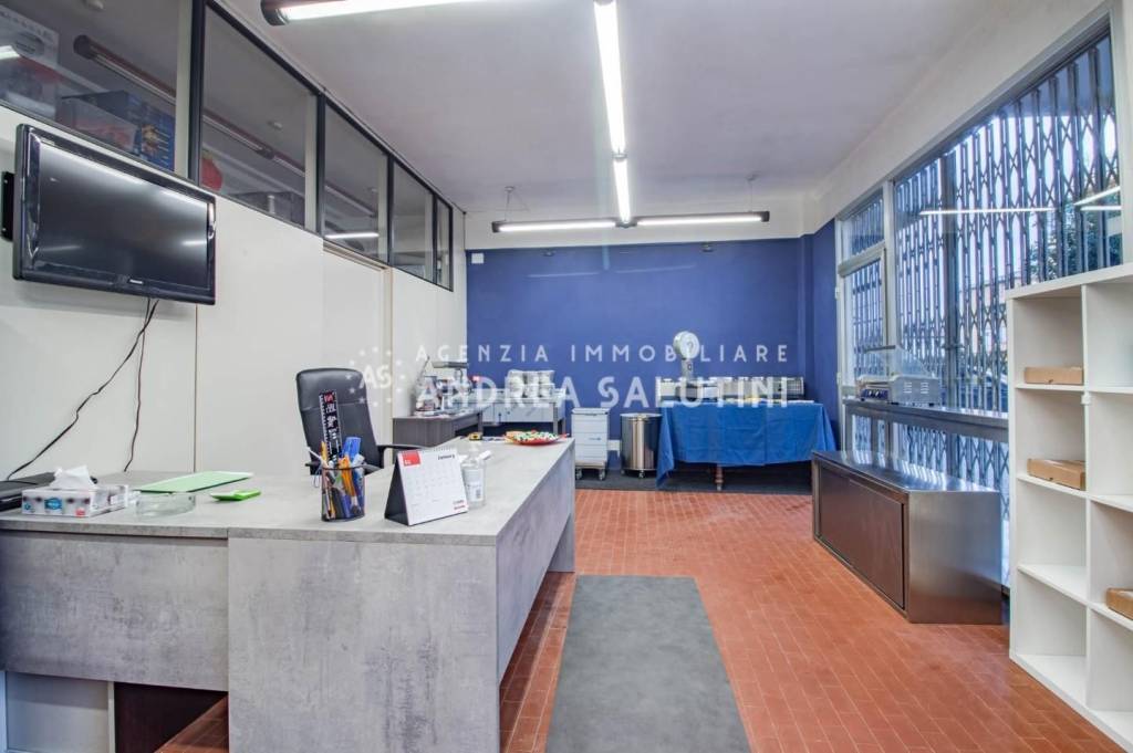 negozio in vendita a Calcinaia in zona Fornacette