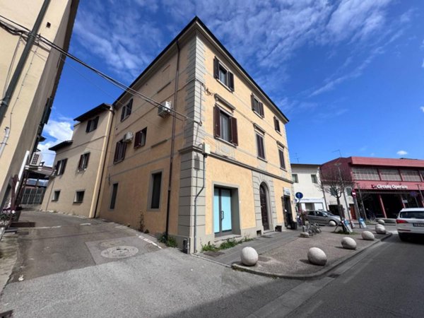 locale commerciale in vendita a Calcinaia in zona Fornacette