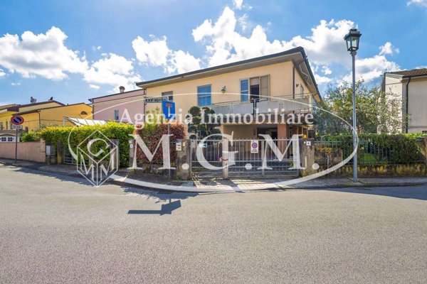 intera palazzina in vendita a Calcinaia