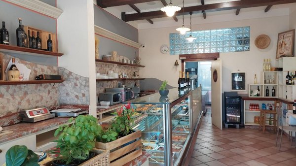 negozio in vendita a Calcinaia in zona Fornacette