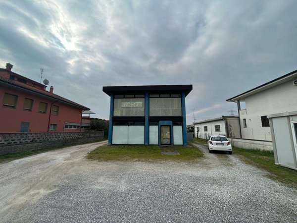 capannone in vendita a Calcinaia