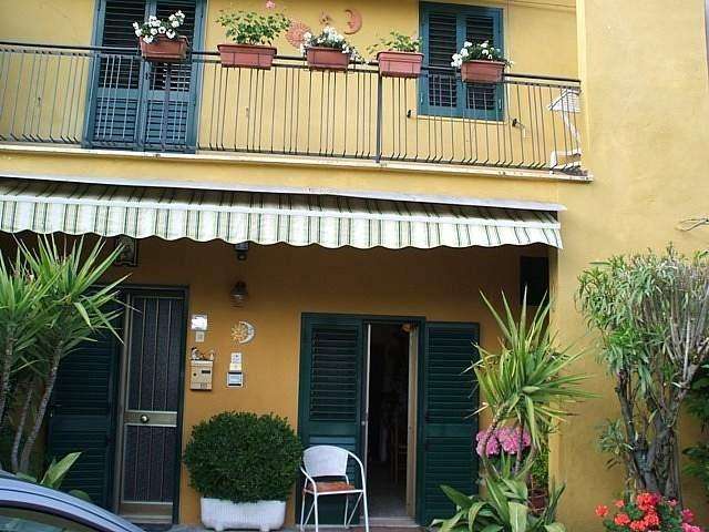 intera palazzina in vendita a Calcinaia in zona Fornacette