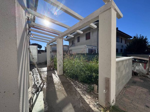 casa indipendente in vendita a Calcinaia