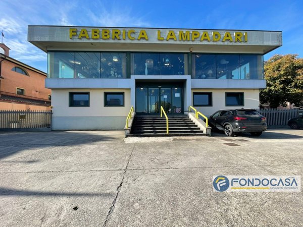 negozio in vendita a Calcinaia