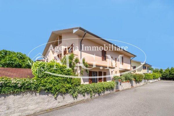 casa indipendente in vendita a Calcinaia