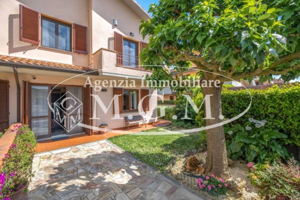 casa indipendente in vendita a Calcinaia